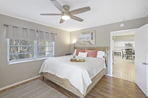 3 bedrooms, iron/ironing board, WiFi, bed sheets