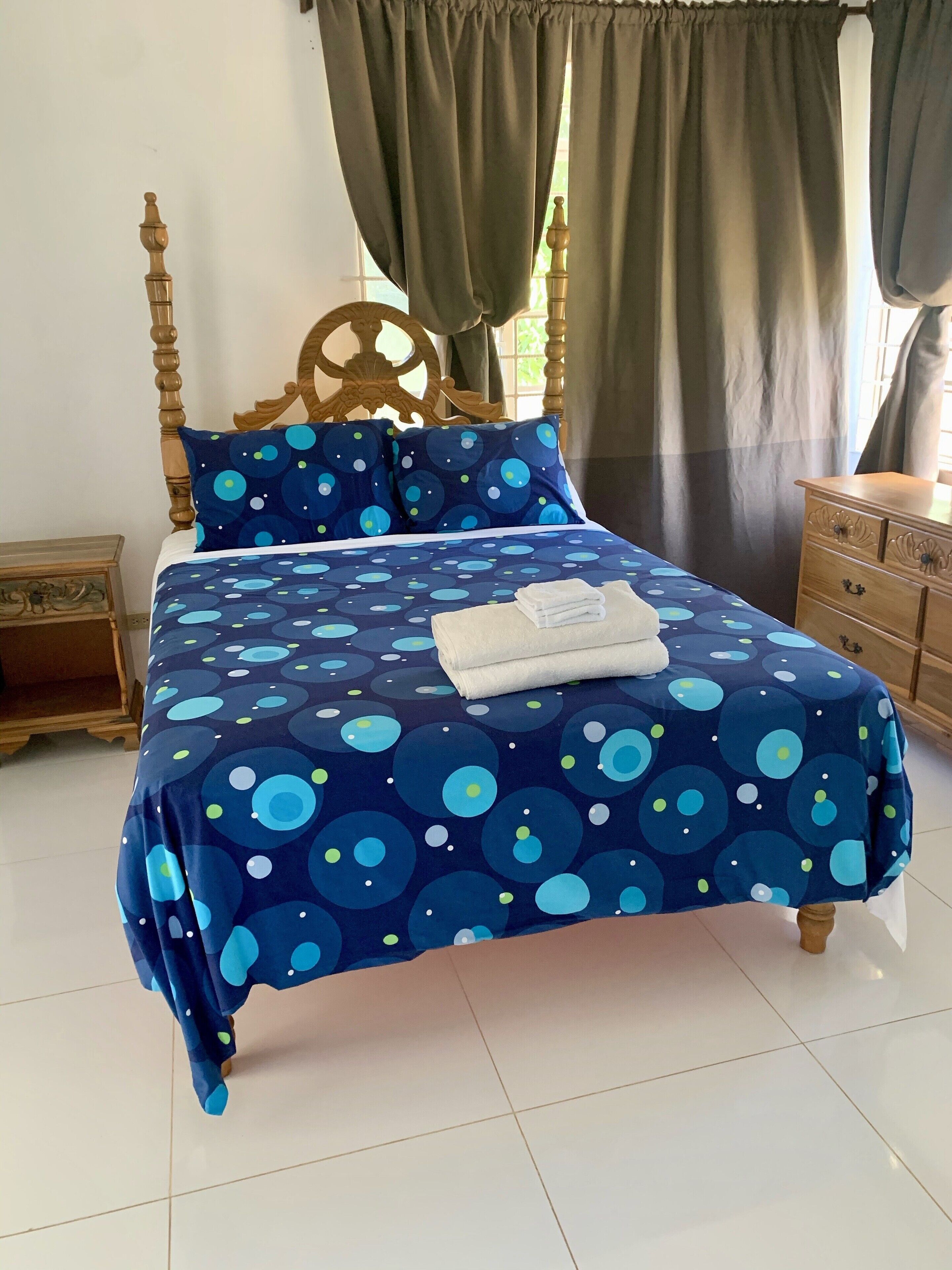 3 bedrooms, iron/ironing board, free WiFi, bed sheets