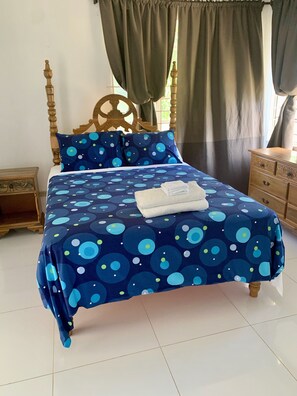 3 bedrooms, iron/ironing board, free WiFi, bed sheets