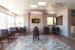 包含每日当地美食早餐