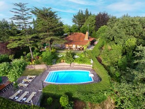 Piscine intérieure, piscine extérieure