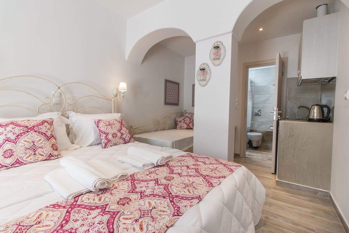 Triple Room, Garden View | 2 bedrooms, soundproofing, free WiFi