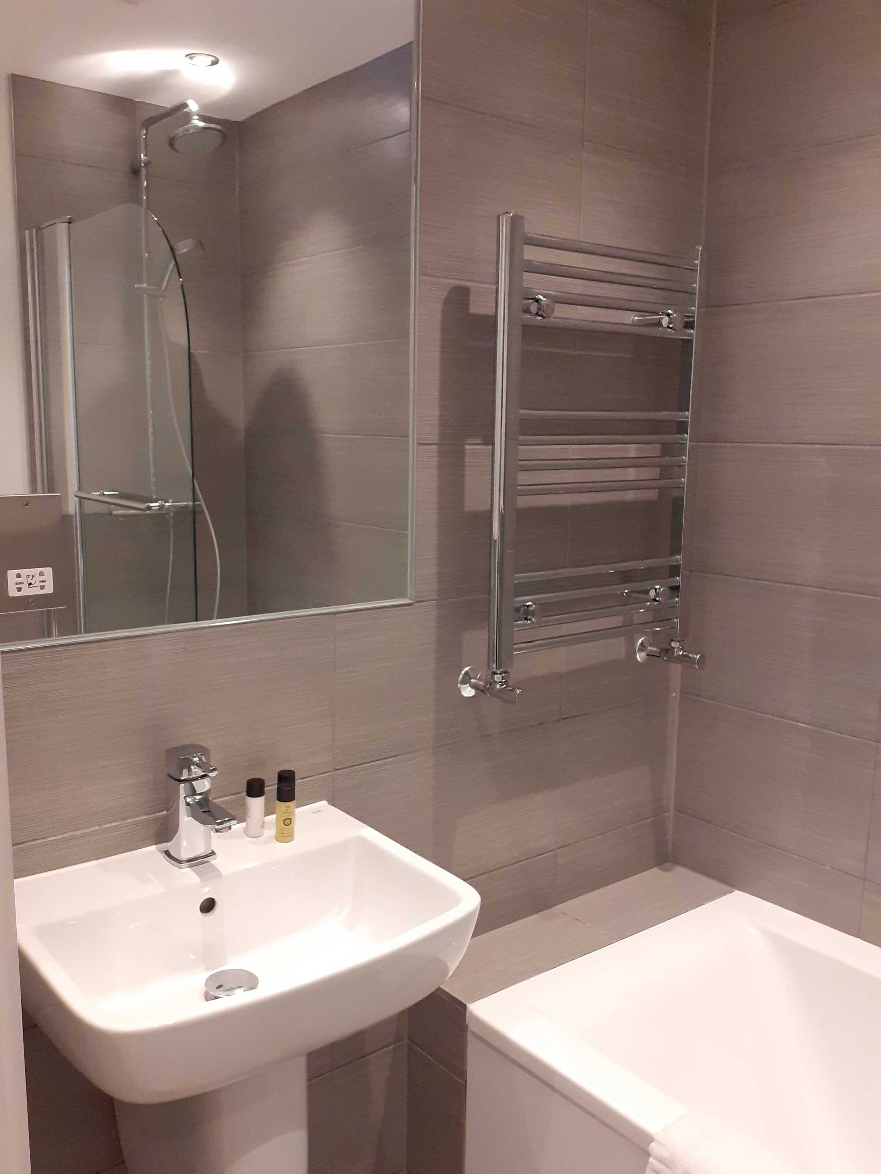 Apartment | Bathroom sink