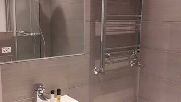 Apartment | Bathroom sink