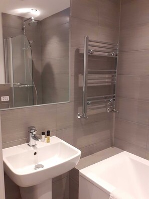 Apartment | Waschbecken im Bad