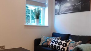 Apartment | Living area - Icon Brentwood City Apartment (Brentwood)