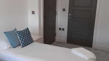 Apartment | 2 bedrooms, iron/ironing board, free cots/infant beds