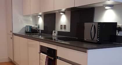 Icon Brentwood City Apartment