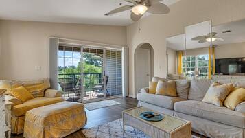 Condo, 2 Bedrooms | Living room