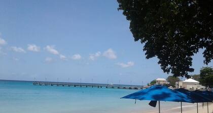 Comfortable & spacious one bed westcoast apartment, near shops, beach and pool.