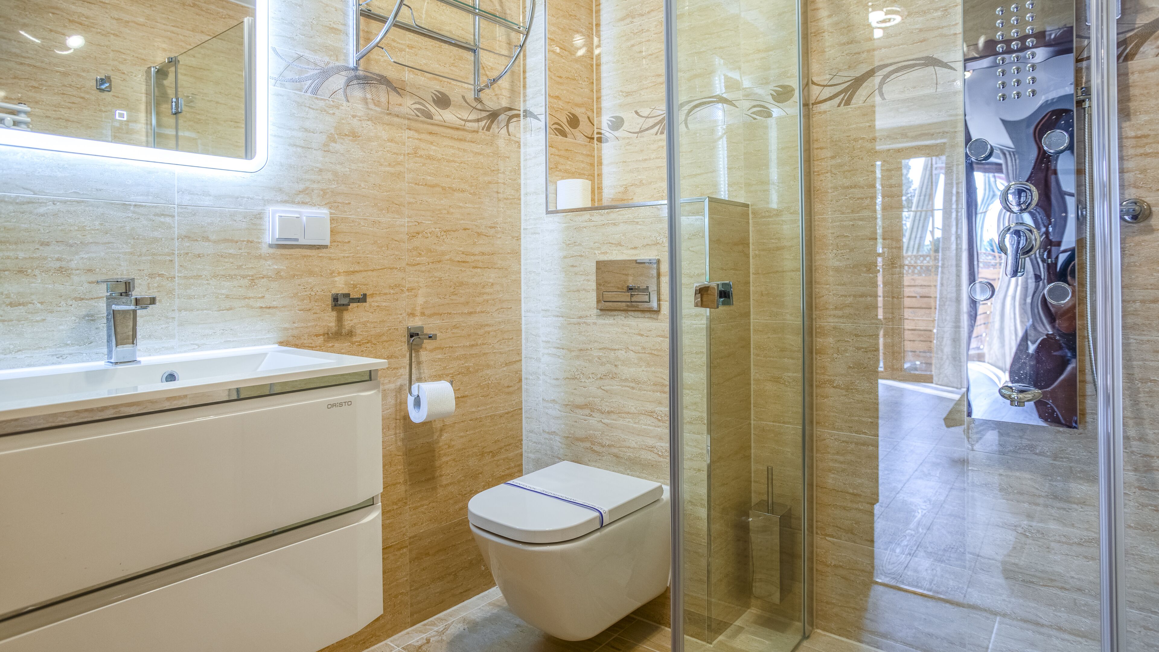 Apartment (47A) | Bathroom | Separate tub and shower, towels