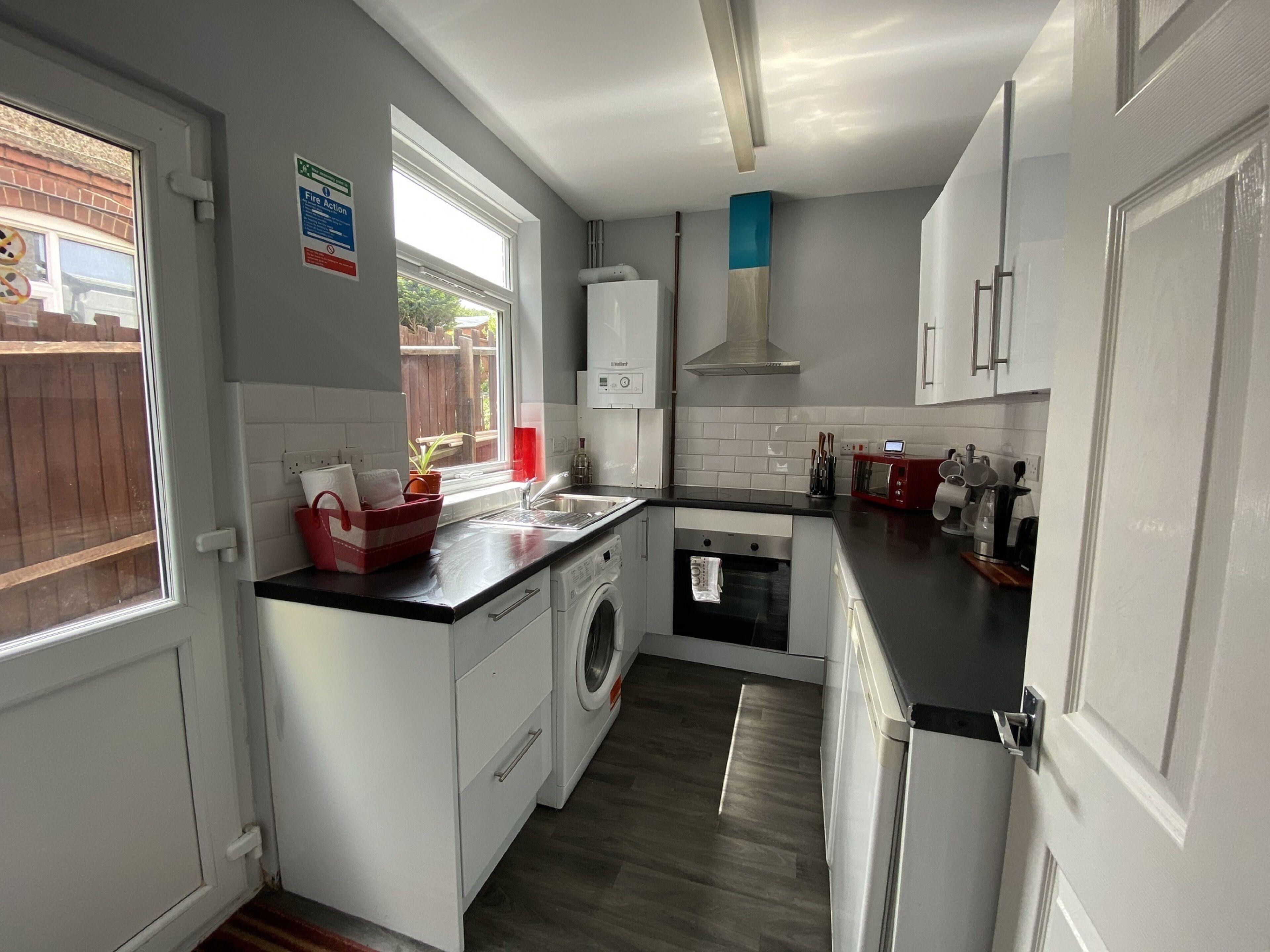 Tủ lạnh, lò vi sóng, lò nướng, bếp nấu 