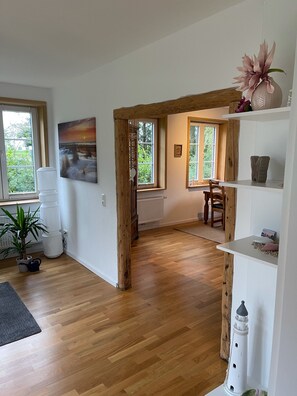 Interior - Gulfhof vacation apartment "Wangerooge" with a view of the nature reserve (Grossefehn)