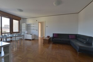 Apartment | Living area | Flat-screen TV - UR NEST Saffi (Bologna)