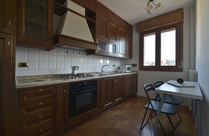 Apartment | Private kitchen | Full-sized fridge, microwave, oven, stovetop - UR NEST Saffi (Bologna)