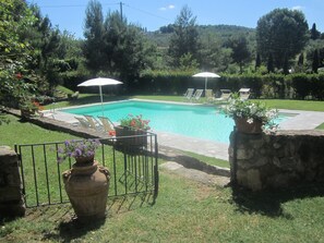 حمّام سباحة خارجي