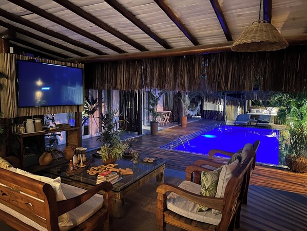 32 吋平面電視連有線電視頻道、電視