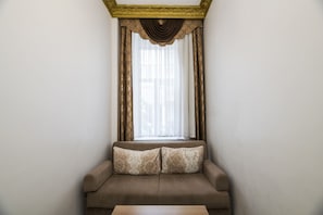 Deluxe Double or Twin Room | Living area | Flat-screen TV, fireplace
