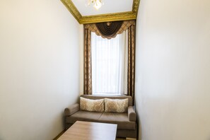 Kamar Senior | Pemandangan halaman