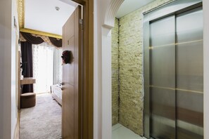 Deluxe Double or Twin Room | Courtyard view - Punto Suite (Istanbul)