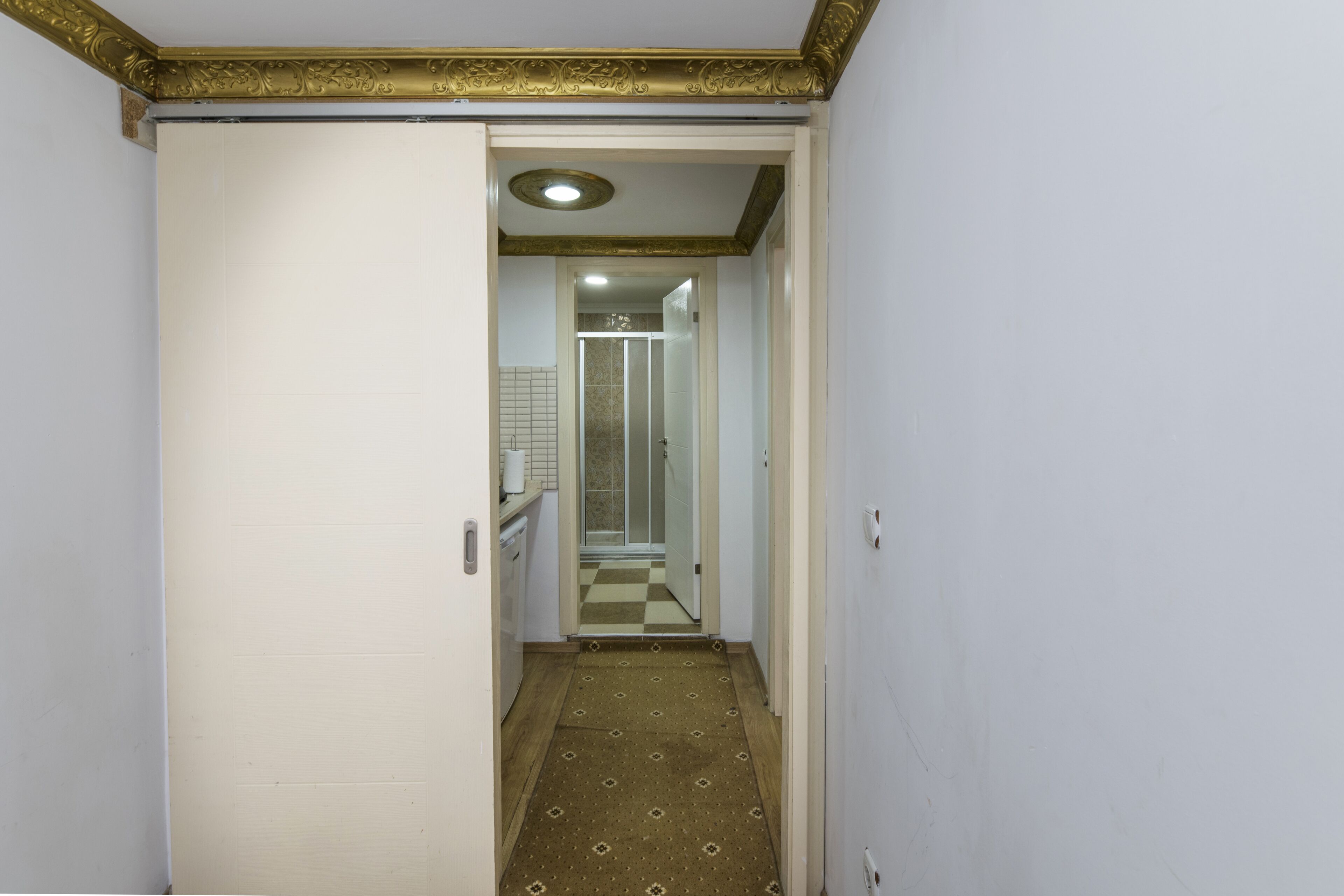 junior triple room | private kitchen | mini-fridge, electric kettle, cleaning supplies, paper towels