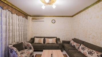 Chambre Familiale | Salle de séjour | Télévision à écran plat, cheminée