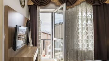 Deluxe-værelse med dobbeltseng eller 2 enkeltsenge | Udsigt fra balkon