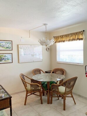 Dining - Beachside Unit 25 - Key Colony (Key Colony Beach)
