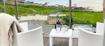 Gull Rock is a Frontline House above Porthmeor Beach,  with Amazing Sea Views
