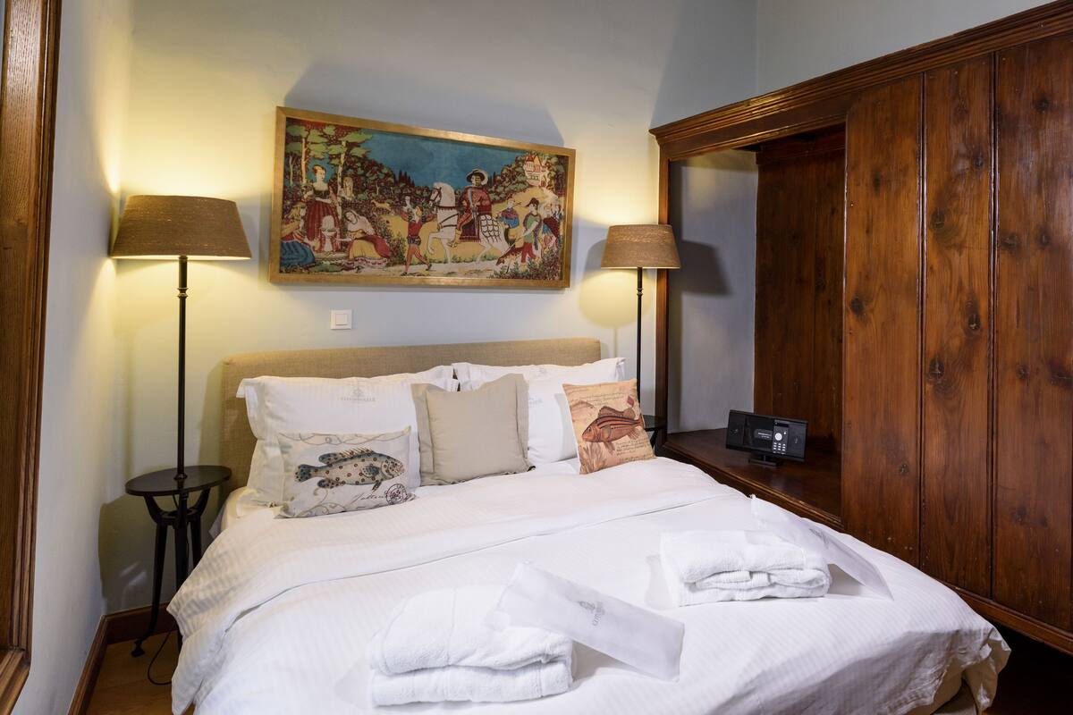 Junior Suite, City View | Egyptian cotton sheets, premium bedding, down comforters, minibar