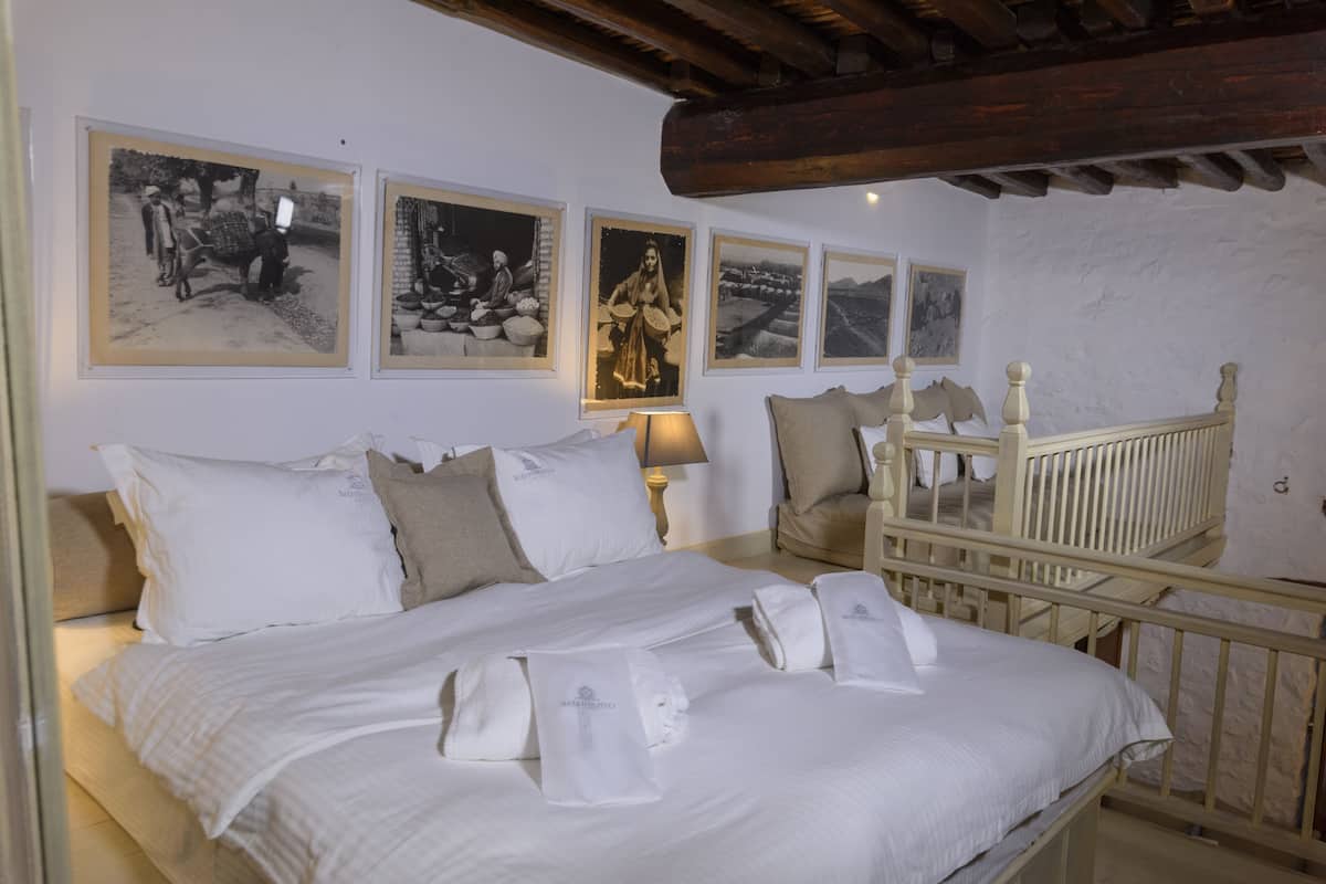 1 bedroom, Egyptian cotton sheets, premium bedding, down duvets