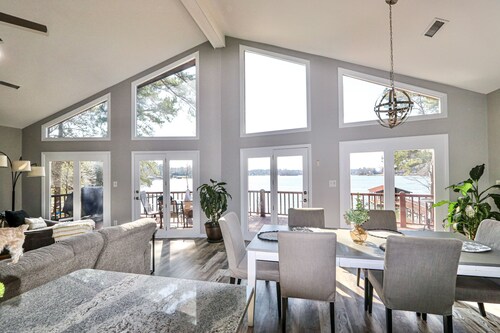 LAKE FRONT Home with PRIVATE BEACH and HOT TUB on Lake Norman!