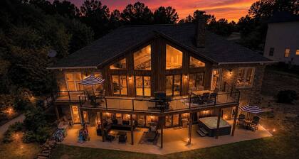 WATERFRONT: Experience SUBLIME Sunsets, Private Beach, Hot Tub, and Kayaks