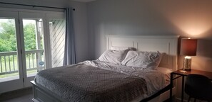 3 bedrooms, desk, travel cot, free WiFi