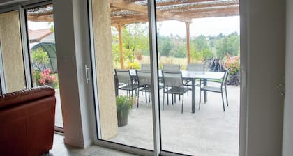 Homerez - Villa de charme Ă PanissiĂšres avec piscine