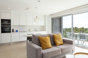Penthouse, 2 Bedrooms, Terrace, Sea View | Living room | TV - Blue Line Apartment Hotel (Villajoyosa)