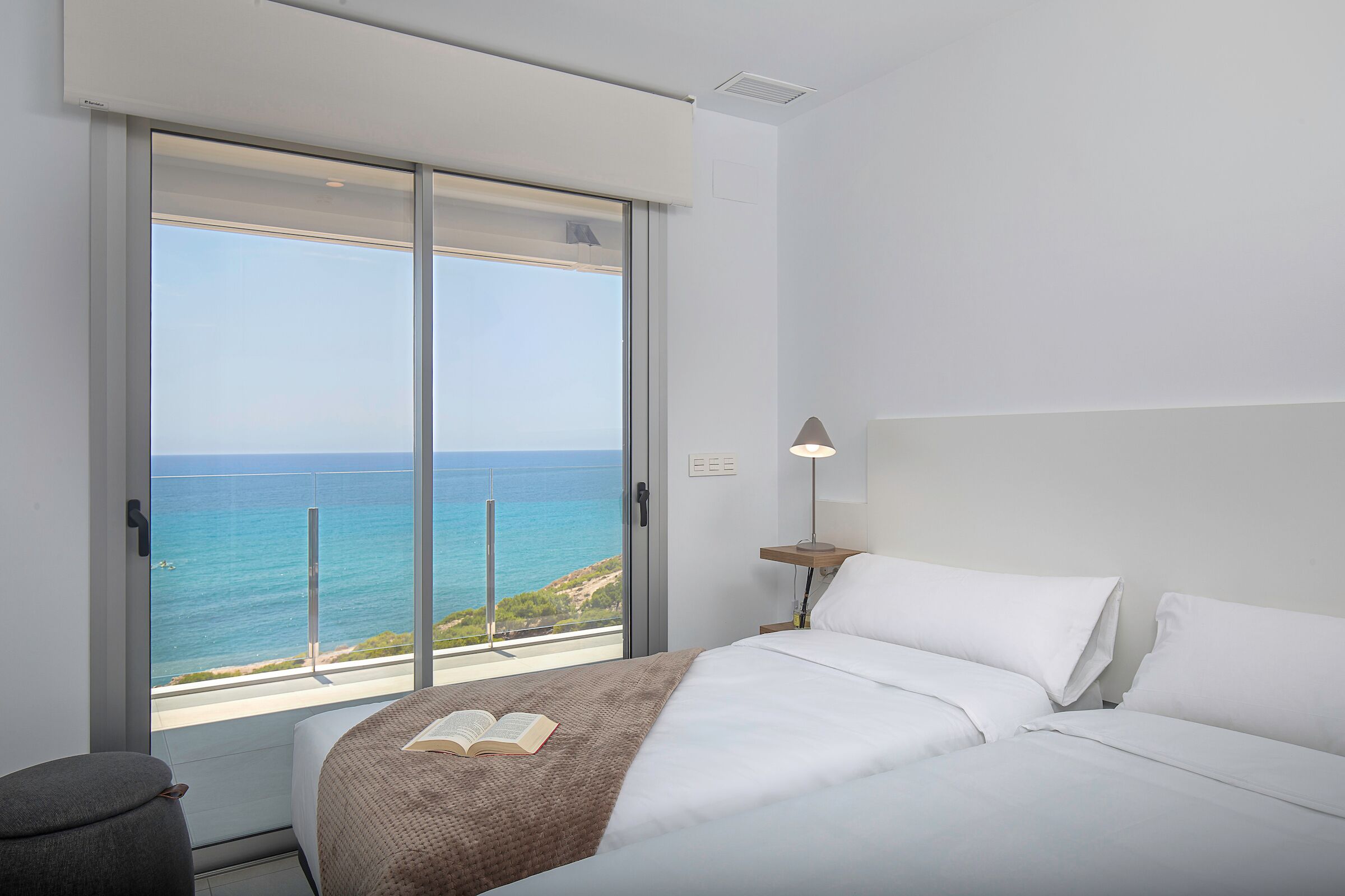 Een kluis op de kamer, individueel gedecoreerd, individueel gemeubileerd