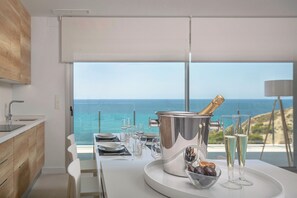 Panoramic Apartment, 1 Bedroom, Sea View | Private kitchen | Full-sized fridge, microwave, oven, stovetop - Blue Line Apartment Hotel (Villajoyosa)