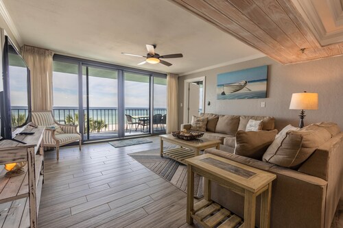 3RD FLOOR 3BR 3BA, 2 Oceanfront Master Bedrooms with King size beds