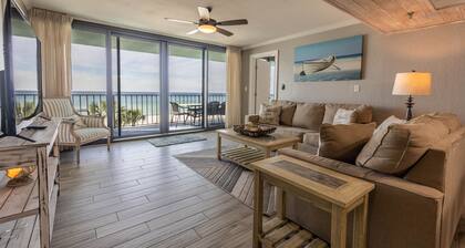 3RD FLOOR 3BR 3BA, 2 Oceanfront Master Bedrooms with King size beds