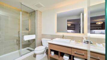 Shower, rainfall showerhead, free toiletries, hair dryer