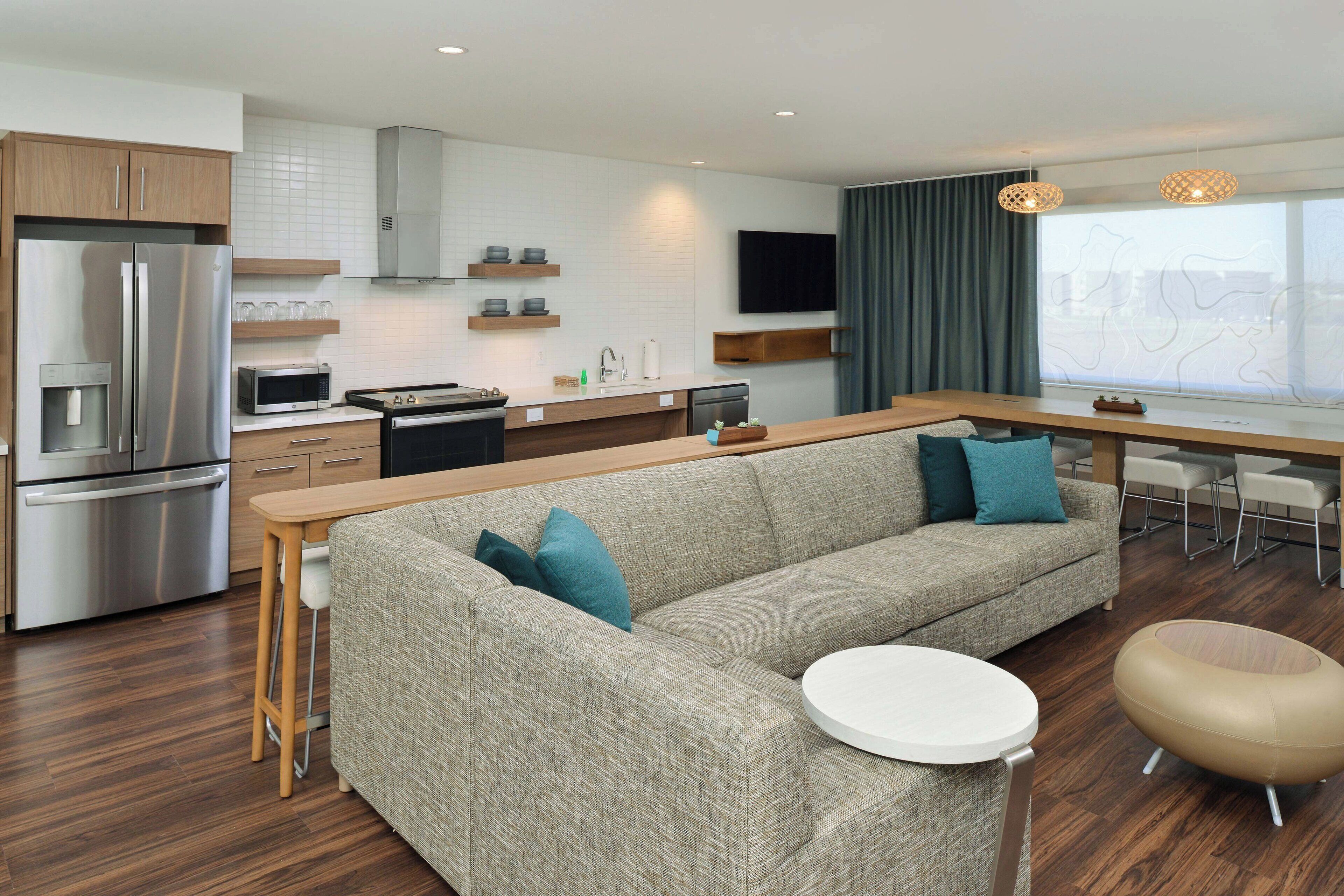 desk, laptop workspace, iron/ironing board, free wifi