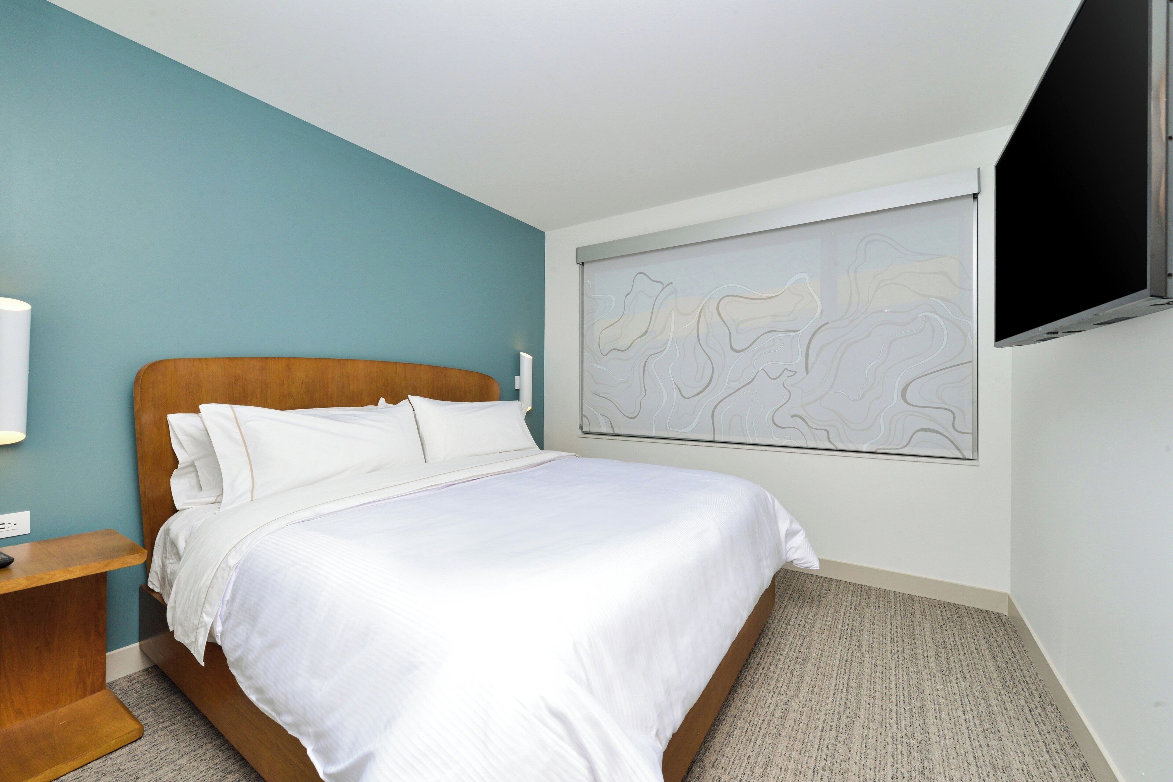 desk, laptop workspace, iron/ironing board, free wifi