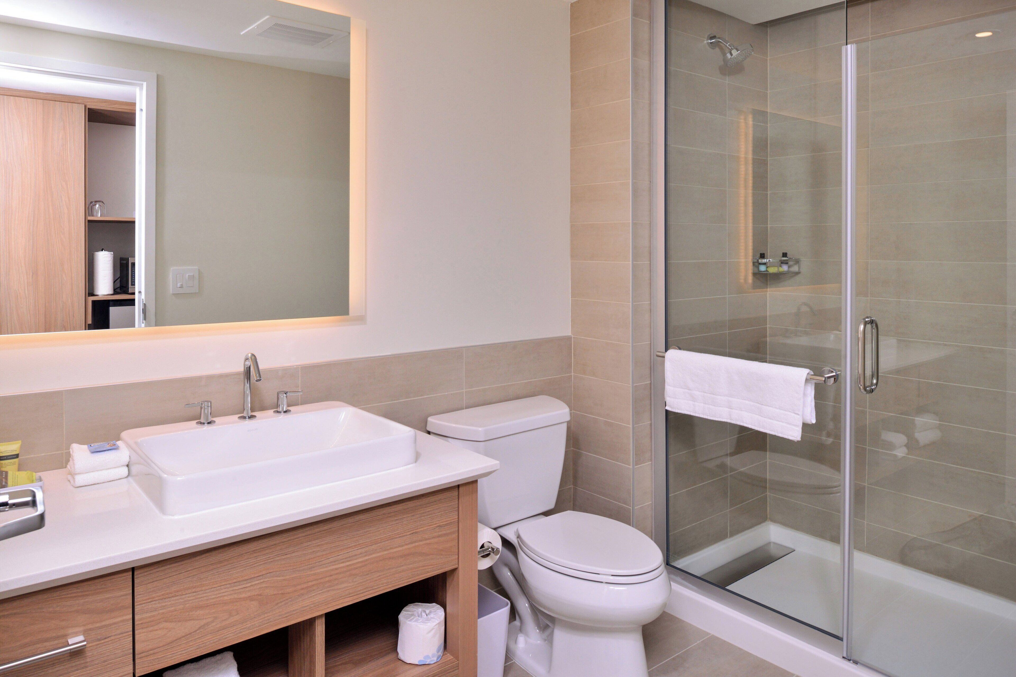 shower, rainfall showerhead, free toiletries, hair dryer