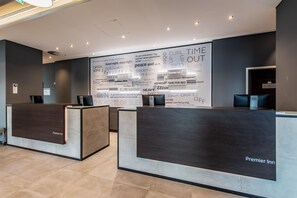 Reception - Premier Inn Essen City Centre (Essen)