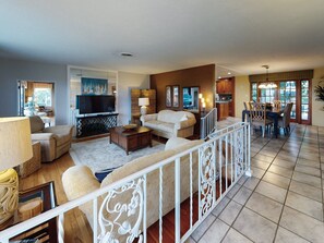 Smart TV, fireplace