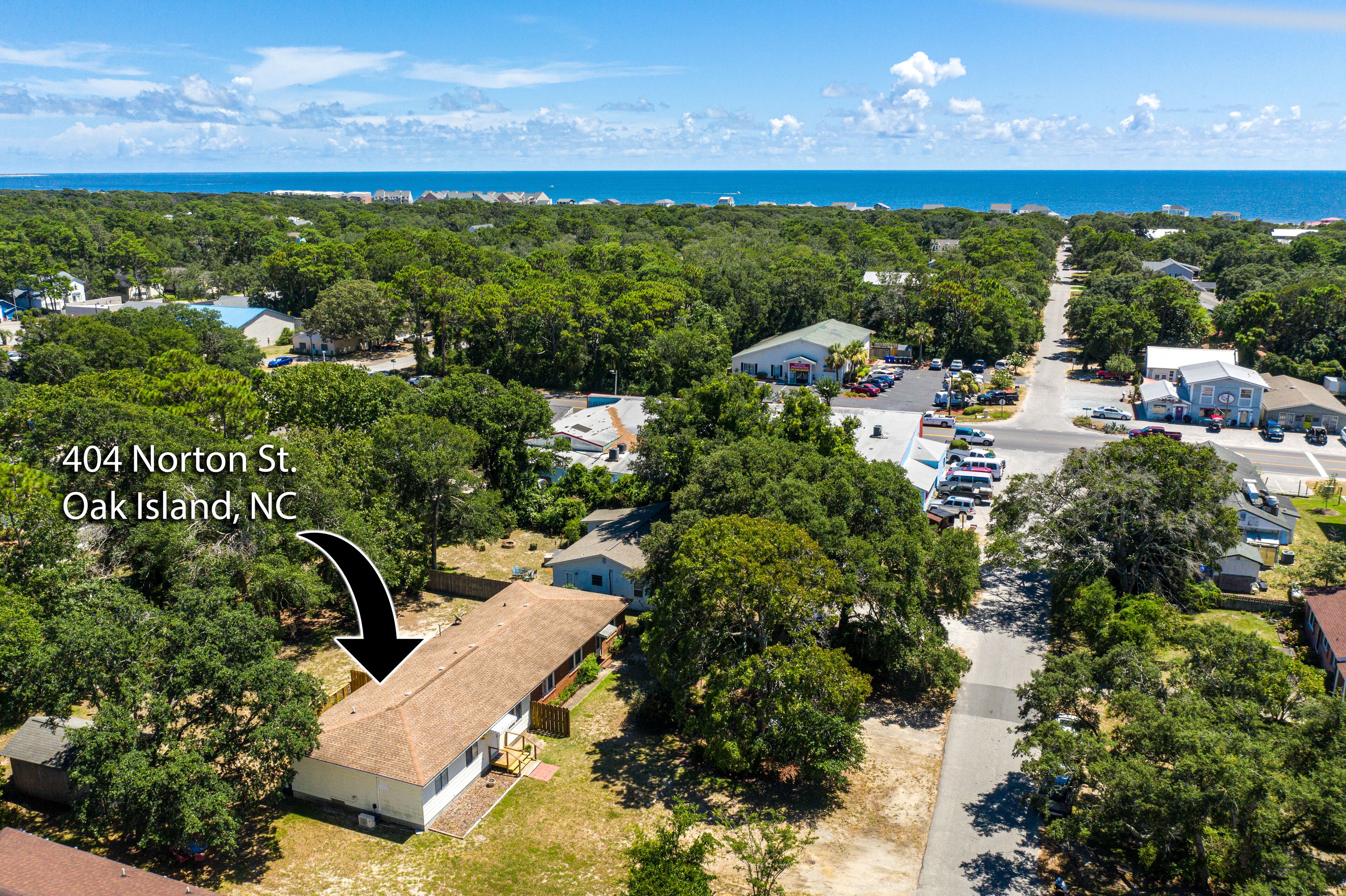 Remodeled SOHO Bungalow - quaint duplex cottage - Oak Island