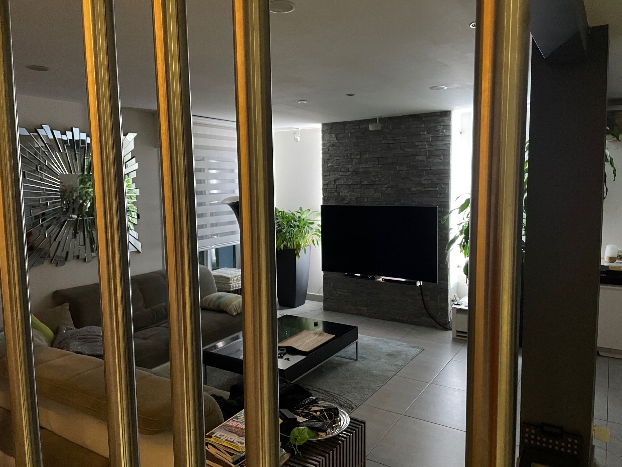 TV connectée, jeux vidéo, table de tennis de table, vidéothèque