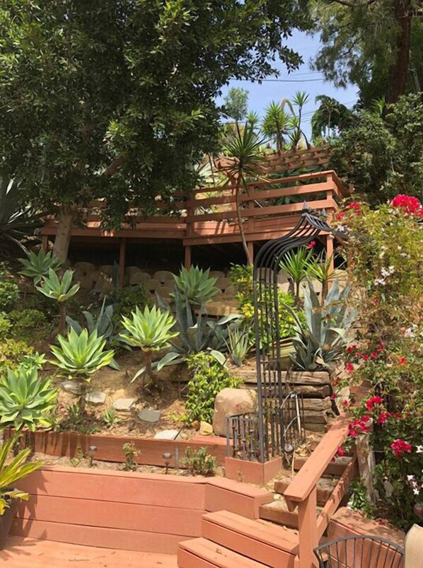 Property grounds - Sunshine Terrace, Studio City (Los Angeles)