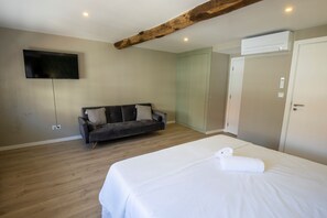 4 Schlafzimmer, Reisekinderbett, WLAN, Bettwäsche